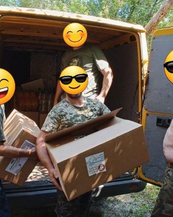 Волонтеры Днепра передали на фронт пикап, бронежилеты, помогли с эвакуацией людей (Фото) - рис. 6