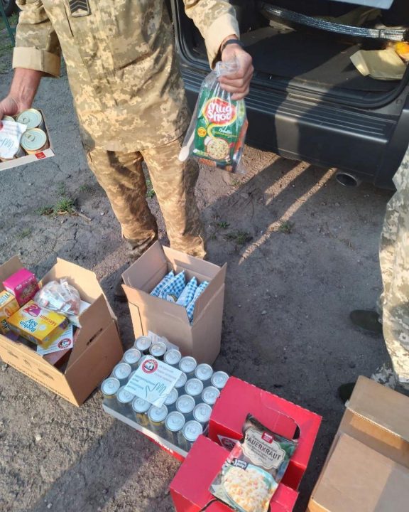 Волонтеры Днепра передали на фронт пикап, бронежилеты, помогли с эвакуацией людей (Фото) - рис. 8