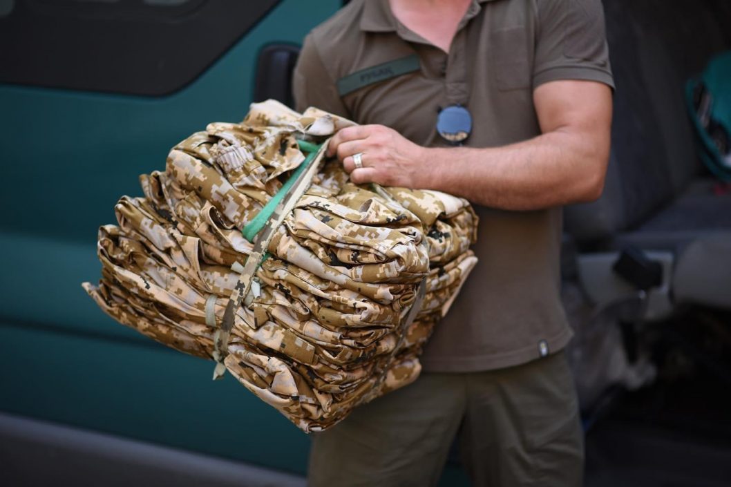 Волонтеры Днепра отправили на фронт форму и помогли с эвакуацией людей из горячих точек (Фото) - рис. 10