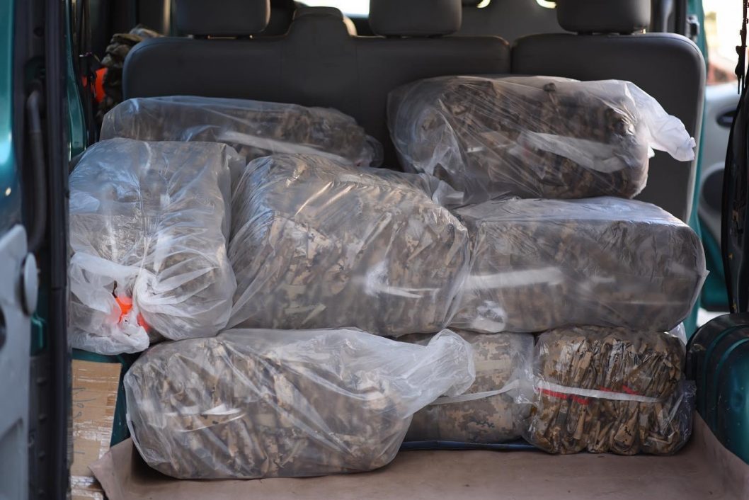 Волонтеры Днепра отправили на фронт форму и помогли с эвакуацией людей из горячих точек (Фото) - рис. 12