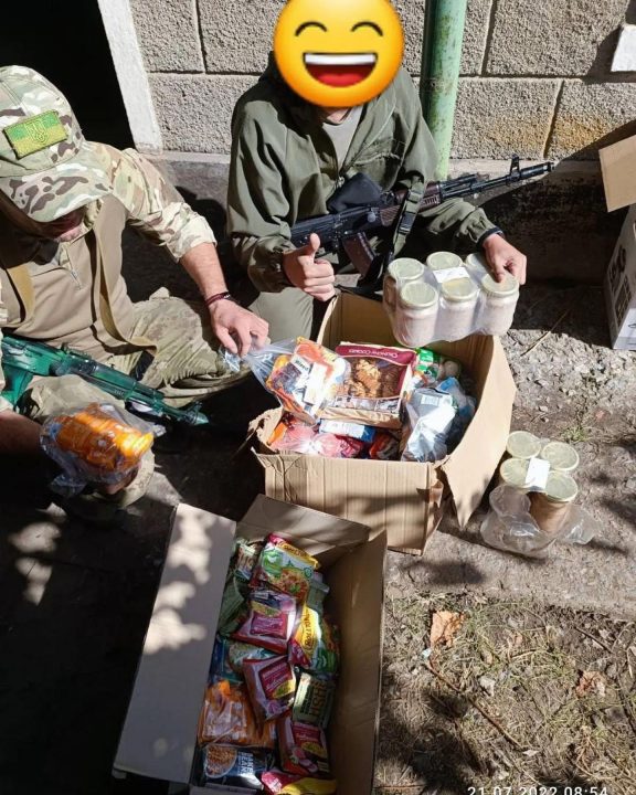 Волонтеры Днепра отправили на фронт форму и помогли с эвакуацией людей из горячих точек (Фото) - рис. 2