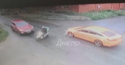 Народився у сорочці: у Дніпрі кур'єр дивом уникнув аварії - рис. 6