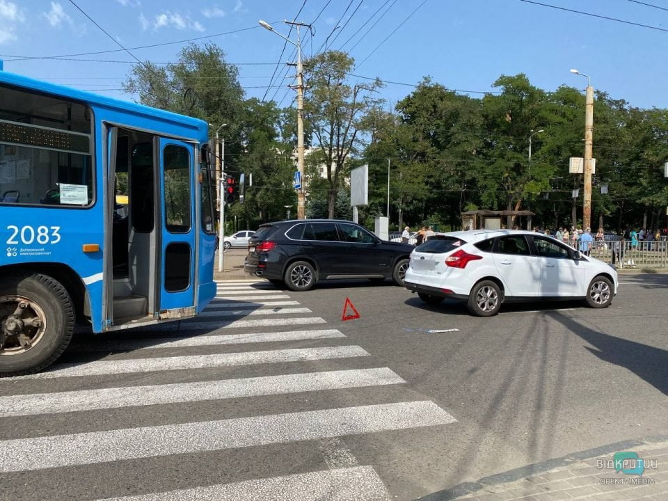У Дніпрі на перехресті проспектів Поля та Пушкіна сталася аварія