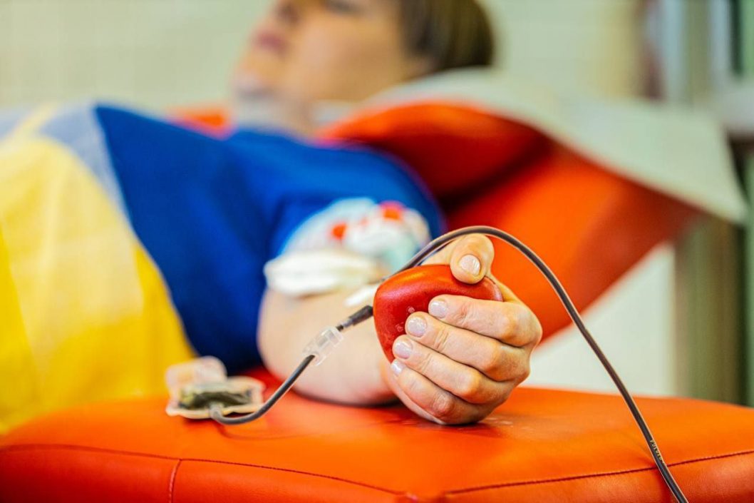 Потрібні всі групи: мешканців Дніпропетровської області закликають здати кров - рис. 1