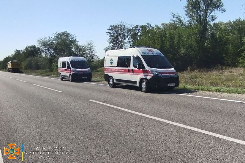 В Днепропетровской области спасатели достали погибшего водителя, зажатого в кабине грузовика - рис. 3