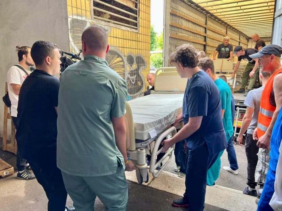 Міські лікарні Дніпра поповнилися сучасними функціональними ліжками - рис. 1