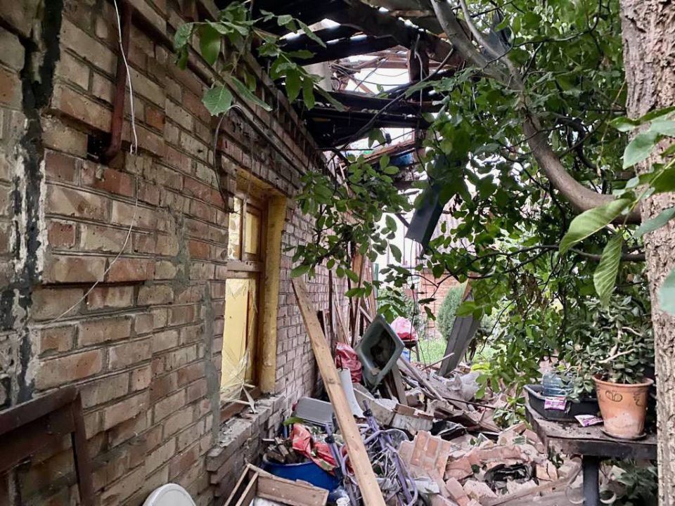 Российские оккупанты обстреляли два района Днепропетровщины: есть разрушения и пострадавшие - рис. 2