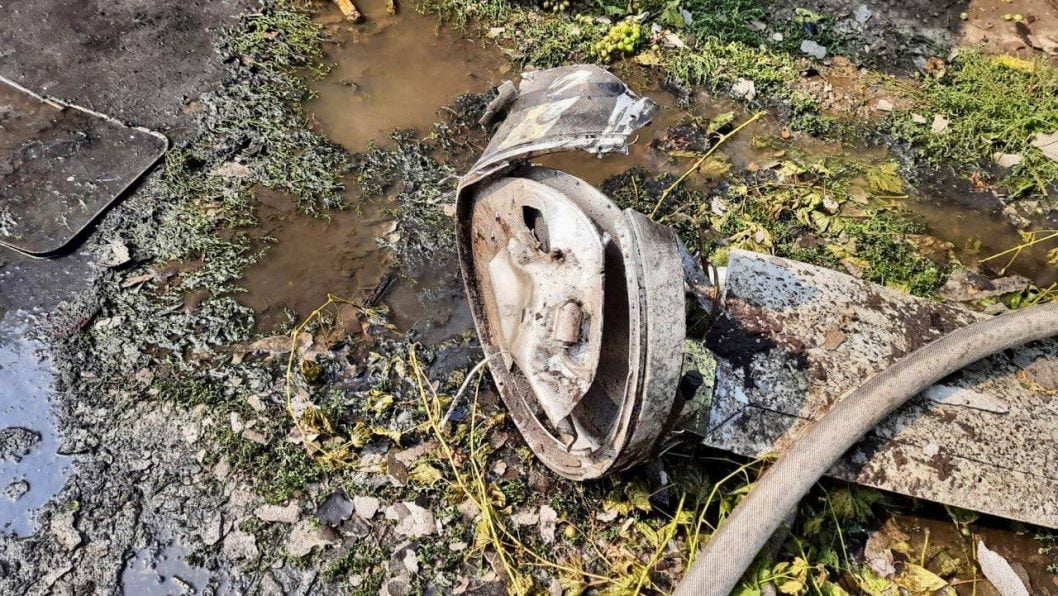 Уламки збитої крилатої ракети «Калібр» пошкодили приватні будинки у Покрові - рис. 3