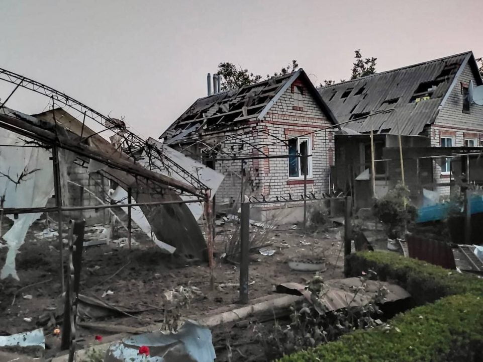 Российские оккупанты ночью обстреляли два района Днепропетровщины: есть погибшие и раненые - рис. 1