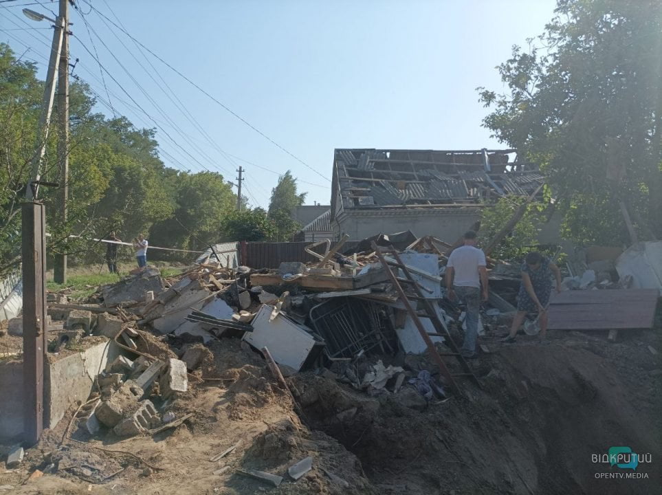 Російські окупанти нанесли серію ракетних та артилерійських обстрілів по Дніпропетровщині: нові подробиці - рис. 1