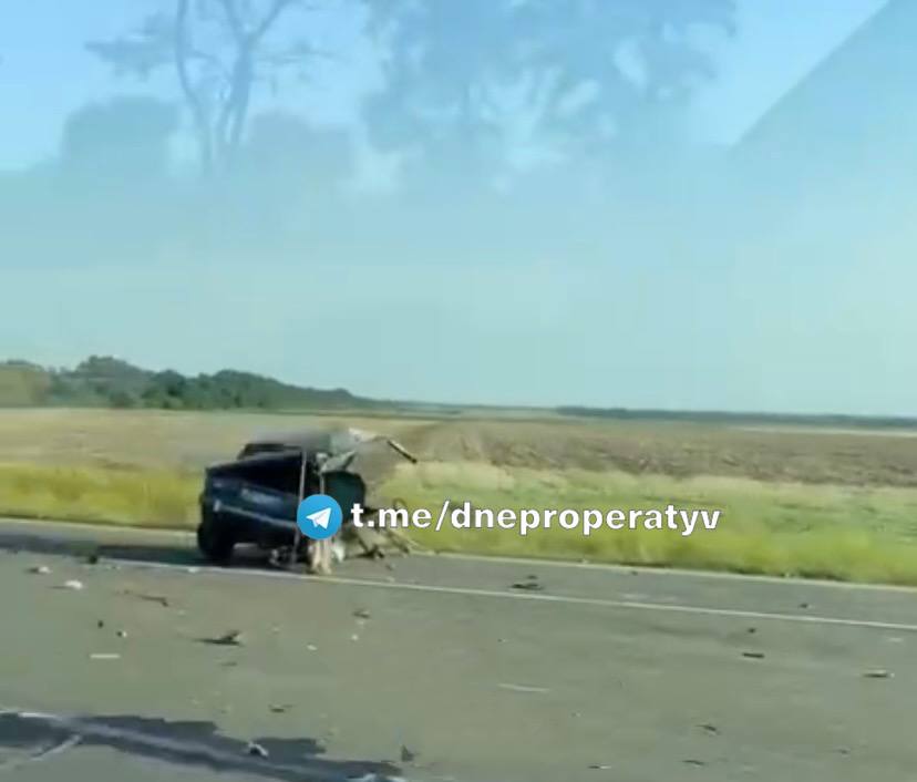 Під Дніпром сталася смертельна ДТП: легкову автівку «ВАЗ» розірвало навпіл - рис. 2