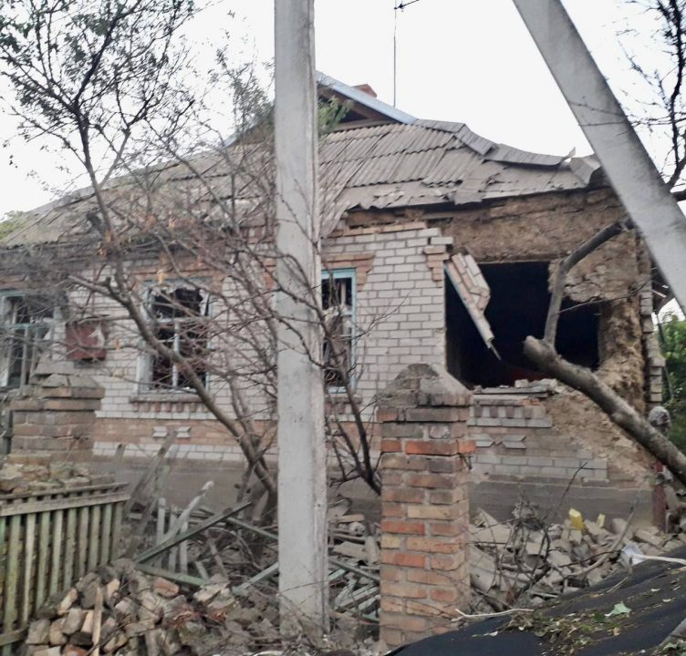 Російські окупанти обстріляли три райони Дніпропетровщини: поранена 50-річна жінка, без світла залишилося 500 родин - рис. 1