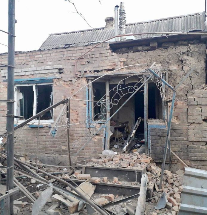 Російські окупанти обстріляли три райони Дніпропетровщини: поранена 50-річна жінка, без світла залишилося 500 родин - рис. 3