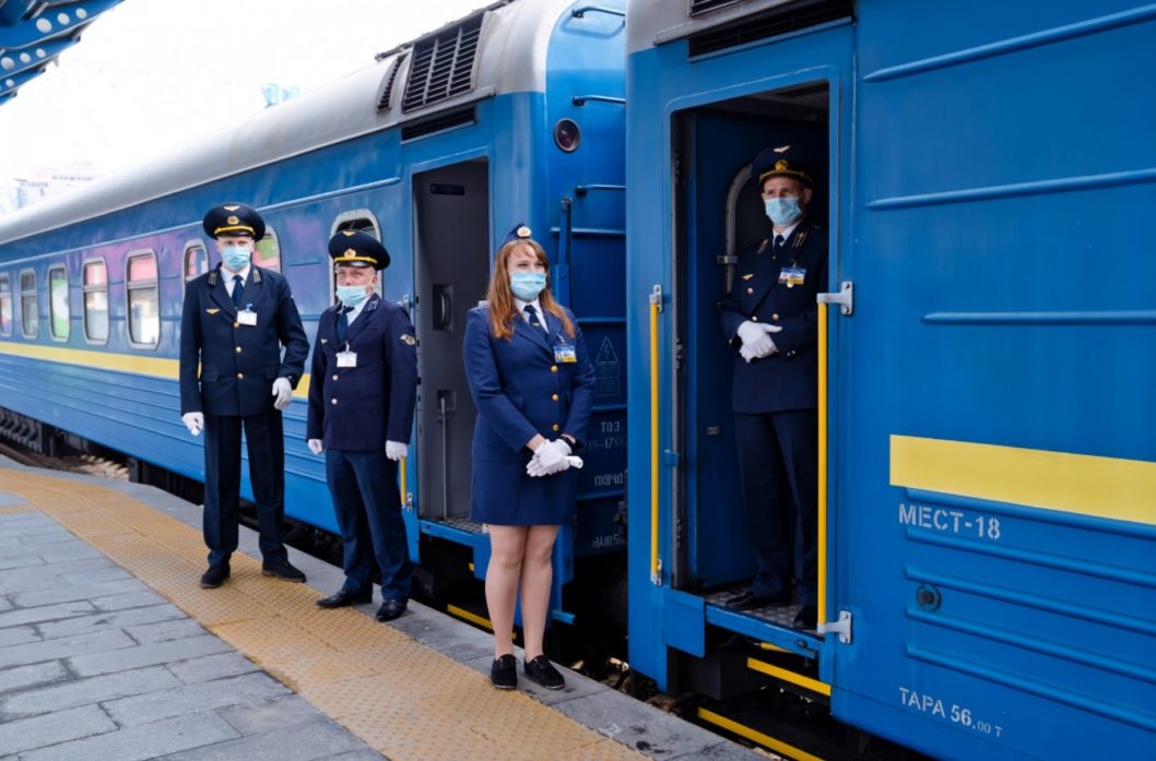 Укрзализныця запустила поезд через Никополь с бесплатными вагонами - рис. 1