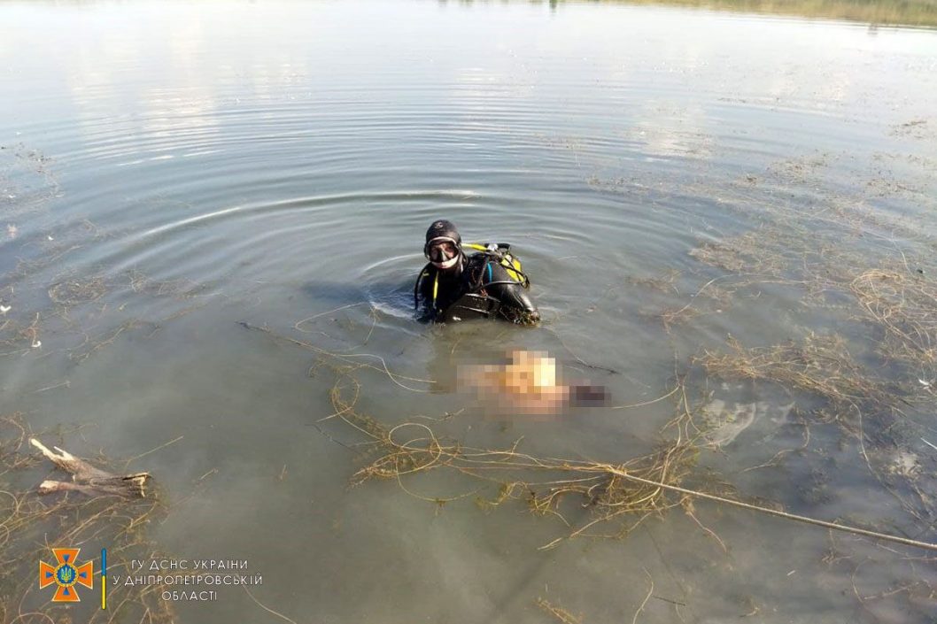 В Днепропетровской области спасатели достали из воды тело мужчины - рис. 1