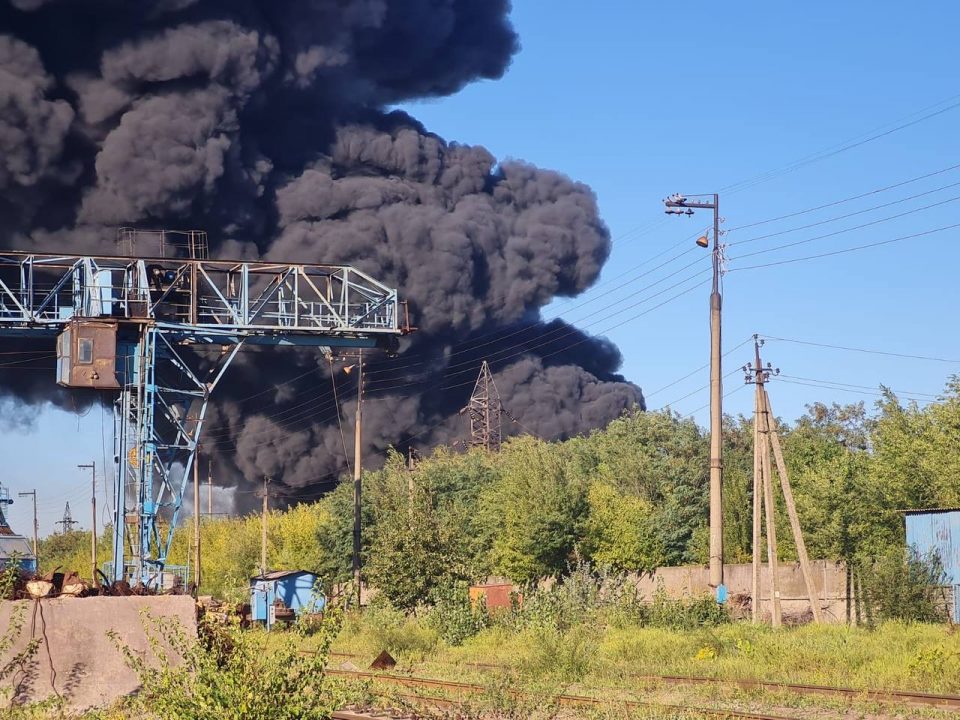 Президент Зеленский отреагировал на ракетный удар по нефтебазе Кривого Рога - рис. 1