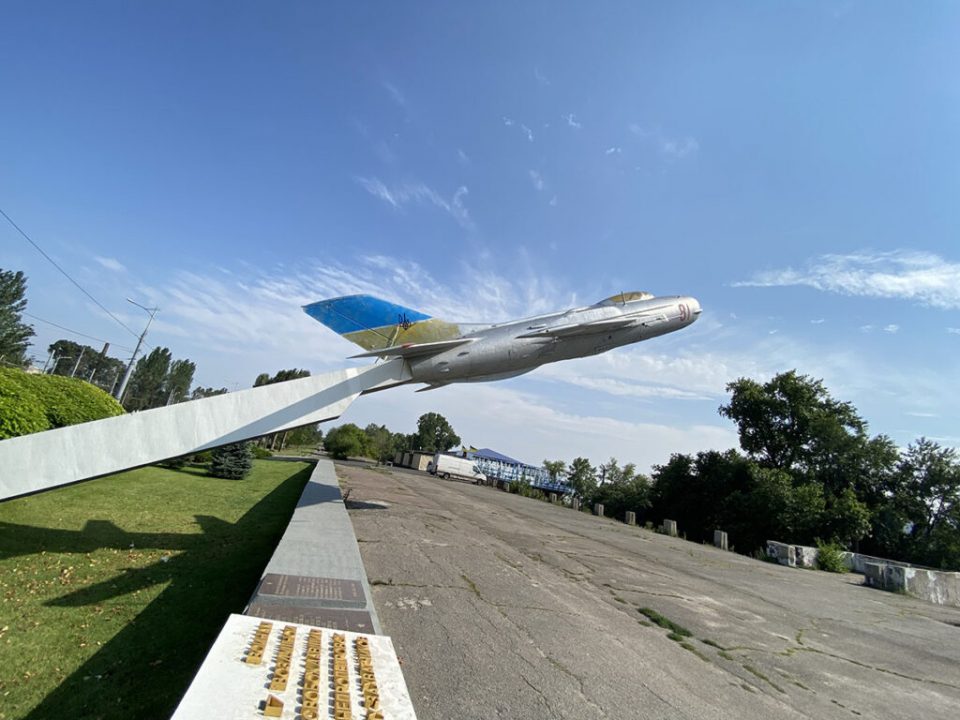 У Дніпрі хочуть демонтувати пам'ятник-літак на ж/м Сонячний - рис. 1