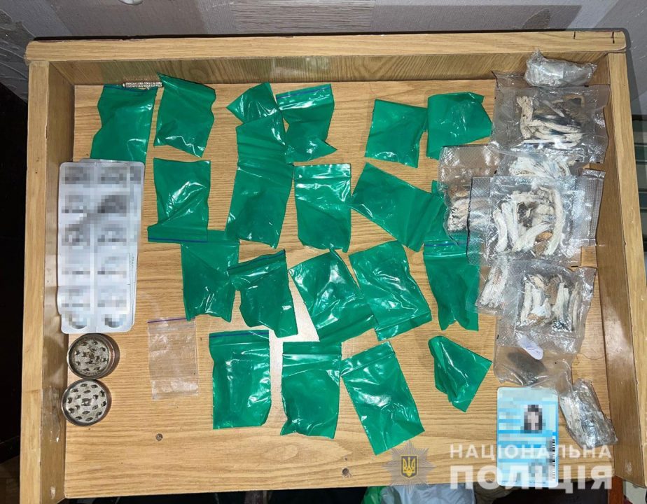 Распространяли наркотики через службы такси: в Днепре задержали преступную группу - рис. 1