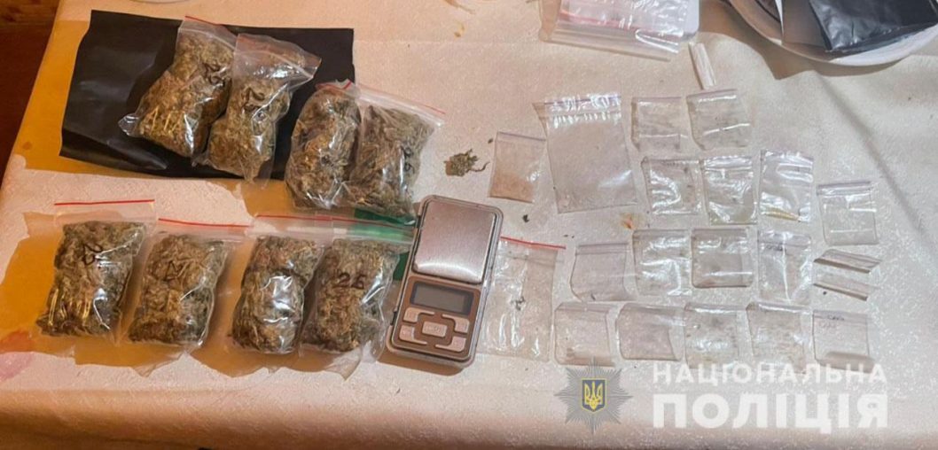 Розповсюджували наркотики через служби таксі: у Дніпрі затримали злочинну групу - рис. 4