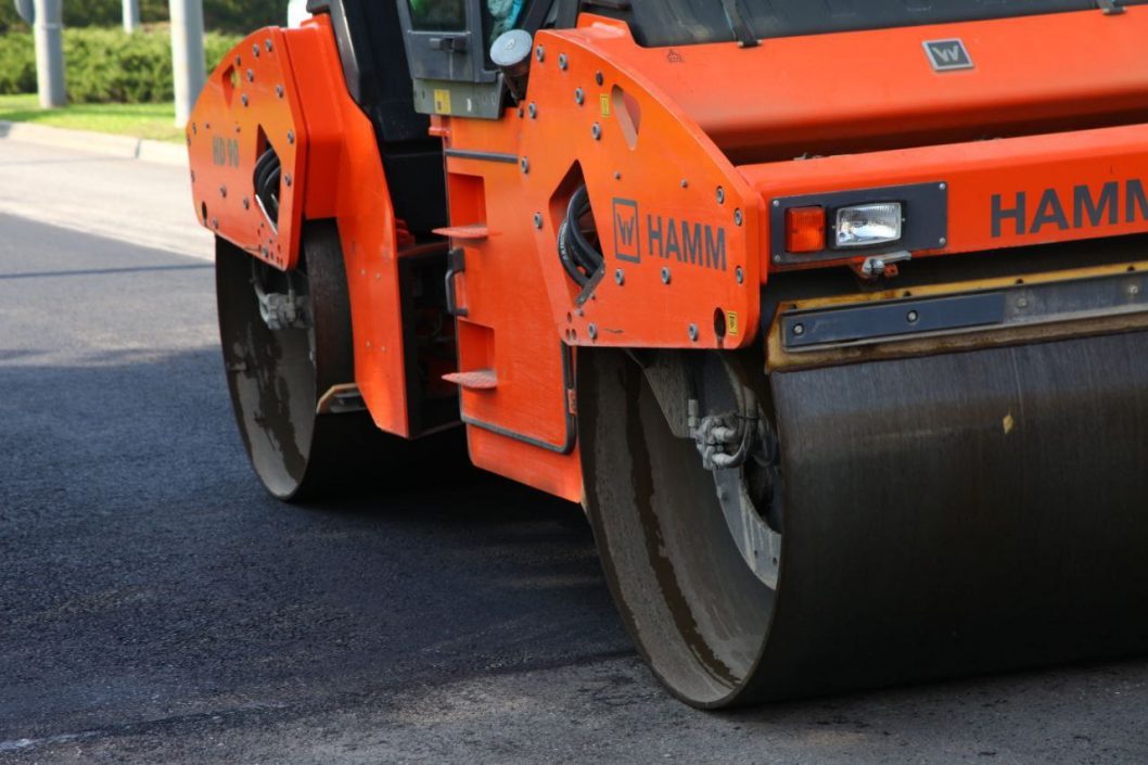 После полугодовой паузы в Днепре начали ремонтировать дороги: почему работы не выполняли раньше - рис. 6