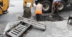 В Днепре приводят в порядок ливневую канализацию – по городу ежедневно работают 8 бригад коммунальщиков - рис. 18