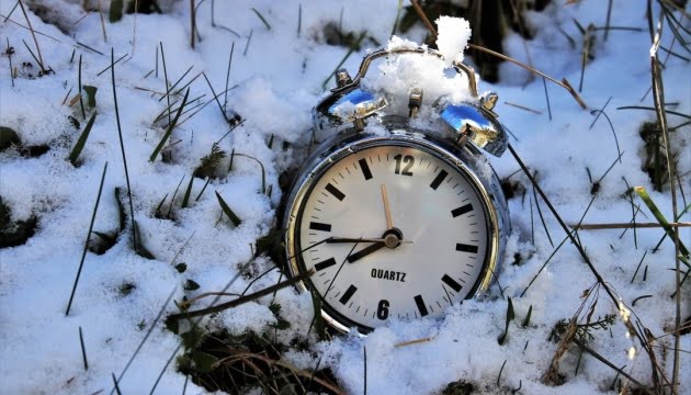 Когда Украина переводит часы на зимнее время в 2022 году - рис. 1