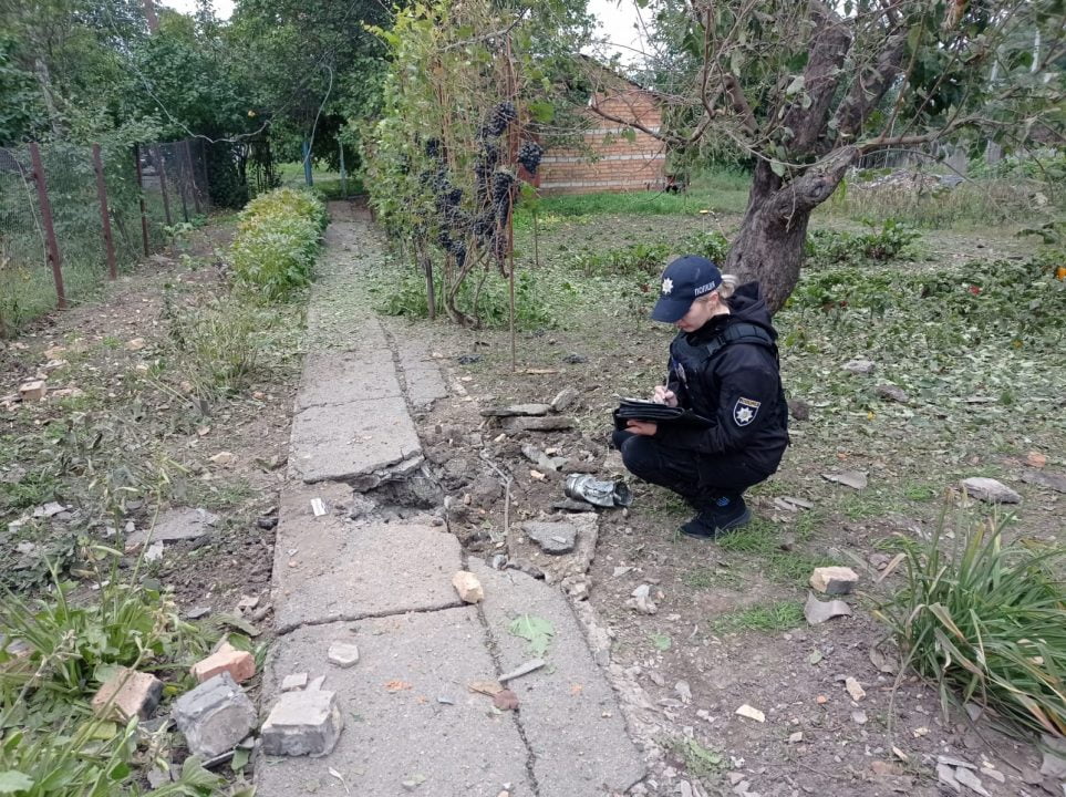 Поліція документує наслідки нічних обстрілів Нікопольського району російськими окупантами - рис. 5