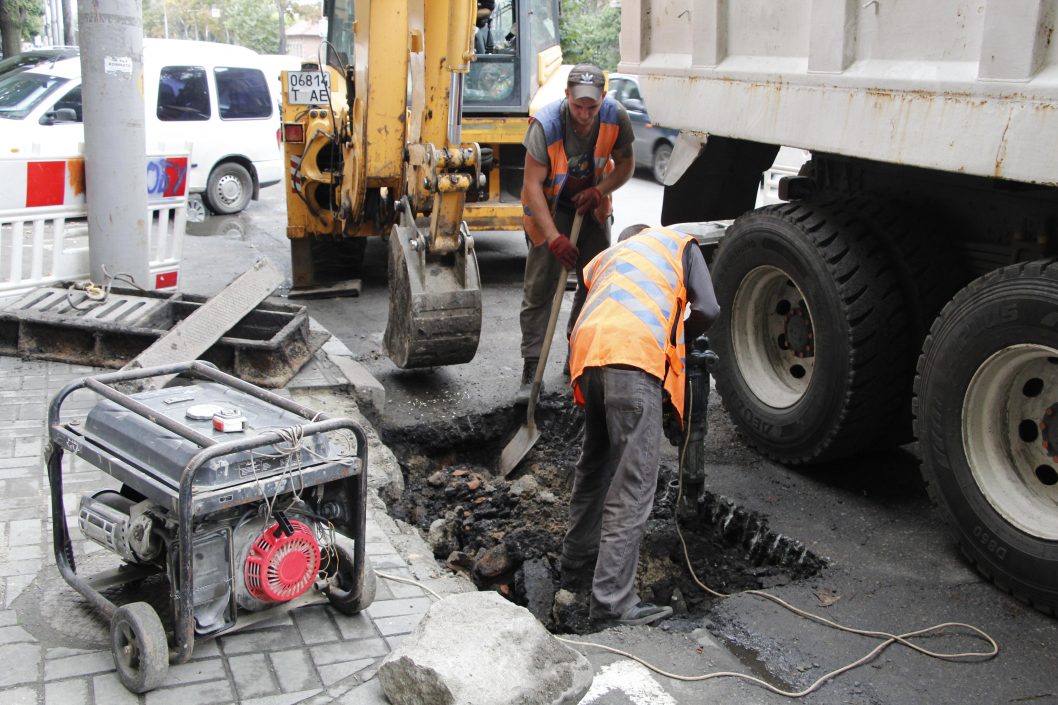 В Днепре приводят в порядок ливневую канализацию – по городу ежедневно работают 8 бригад коммунальщиков - рис. 6