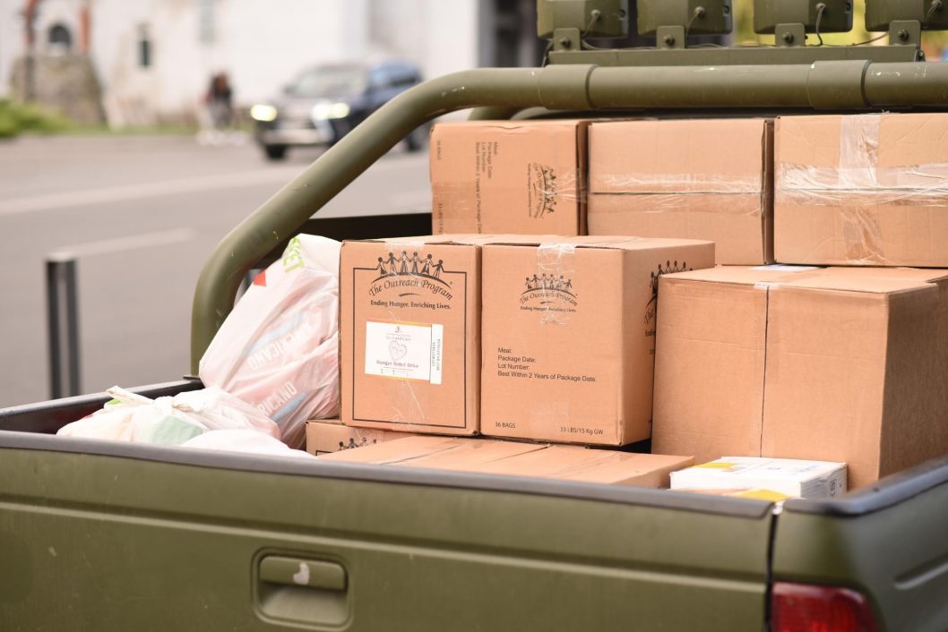 Пакеты с продуктами и сухпайками: Днепр передал новую партию помощи военным - рис. 1