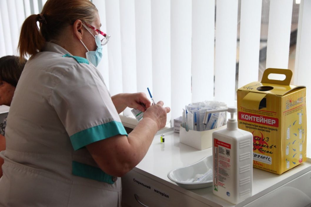 Другою бустерною вакциною у Дніпрі можуть щепитися усі охочі від 18 років - рис. 2