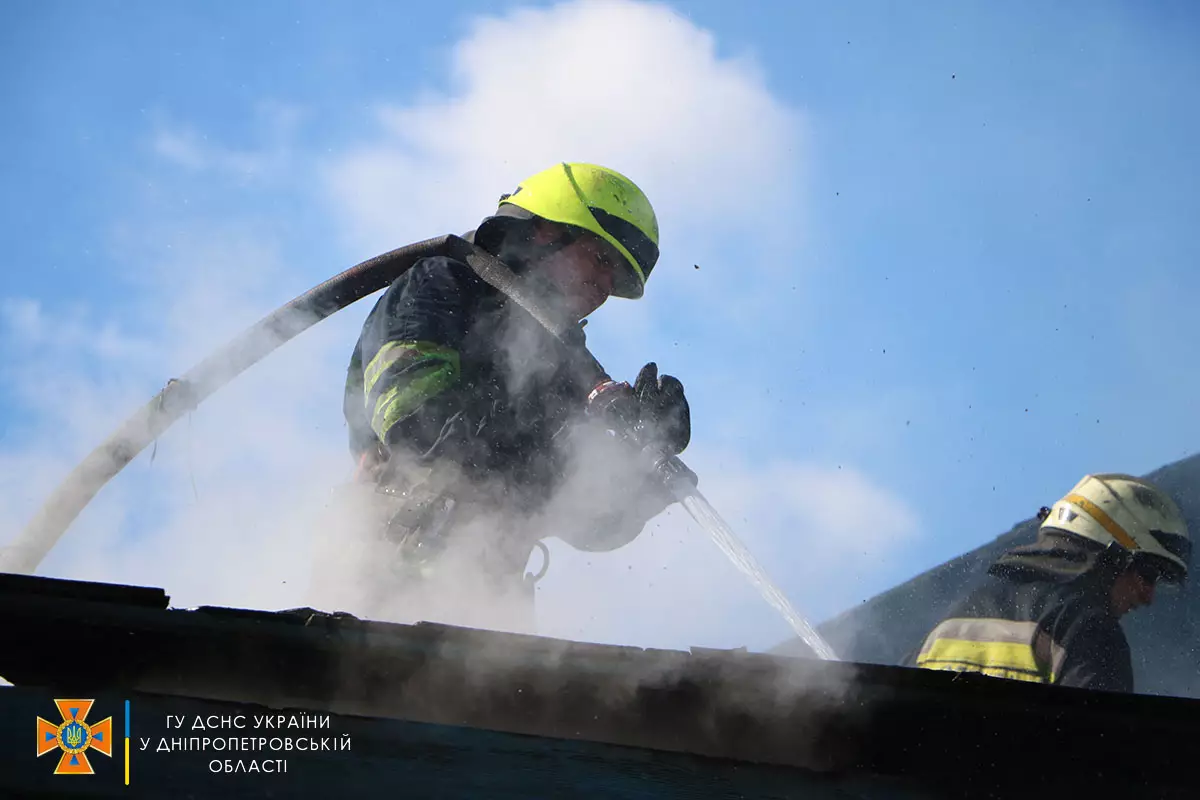 У Соборному районі Дніпра горів житловий будинок: загинув 69-річний чоловік - рис. 3