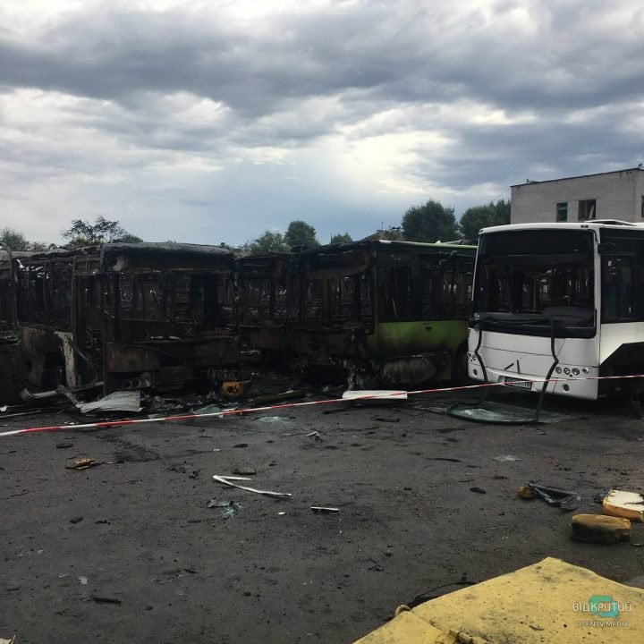 В днепровском АТП, попавшем под ракетный удар, уничтожено большинство автобусов(Фото) - рис. 3