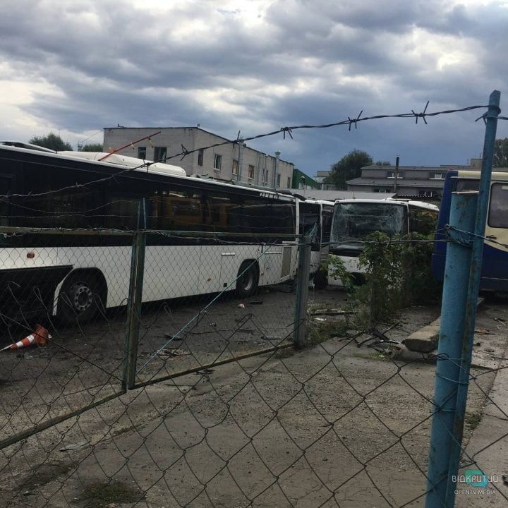 В днепровском АТП, попавшем под ракетный удар, уничтожено большинство автобусов(Фото) - рис. 6