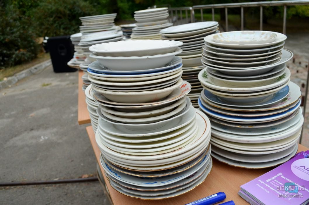 В Днепре на День города провели традиционную акцию «Тарелка счастья» (Фото) - рис. 2