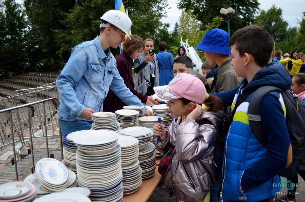 В Днепре на День города провели традиционную акцию «Тарелка счастья» (Фото) - рис. 6