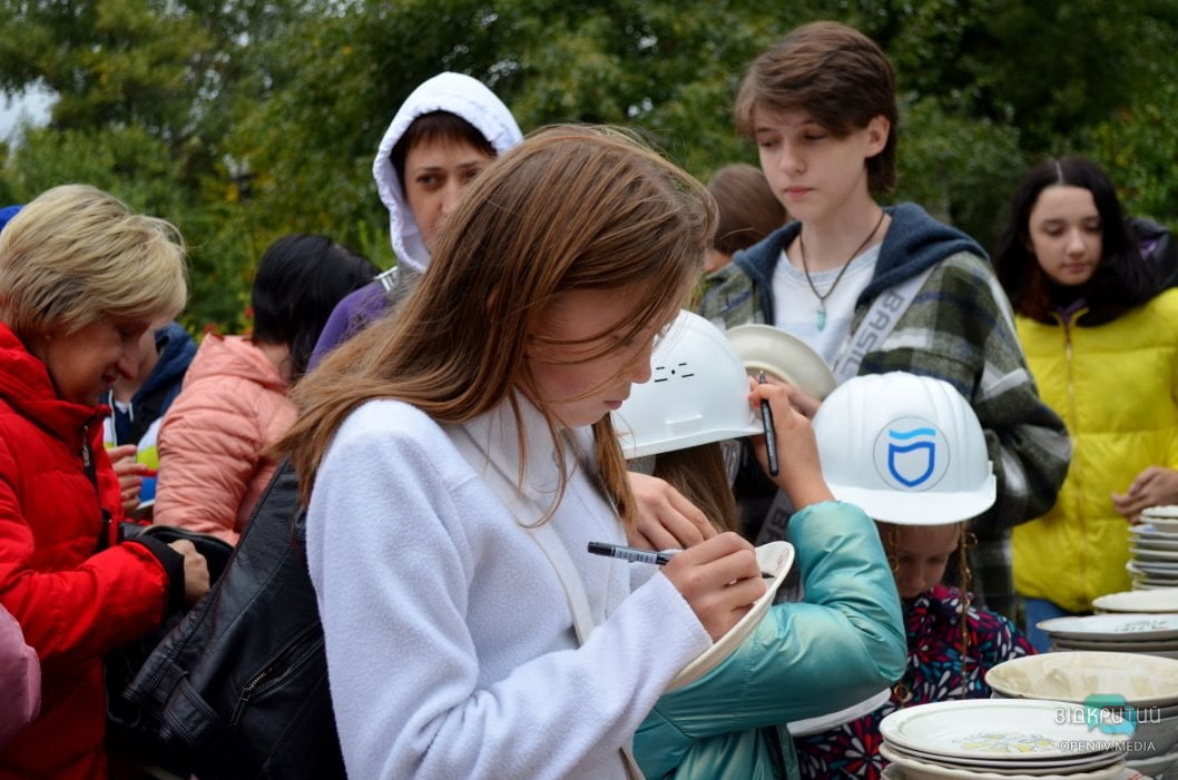 В Днепре на День города провели традиционную акцию «Тарелка счастья» (Фото) - рис. 17