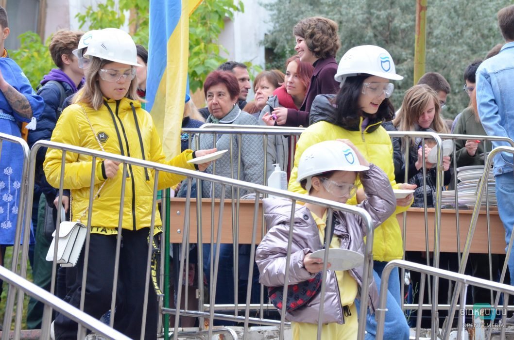 В Днепре на День города провели традиционную акцию «Тарелка счастья» (Фото) - рис. 15
