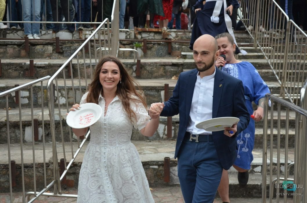 В Днепре на День города провели традиционную акцию «Тарелка счастья» (Фото) - рис. 27
