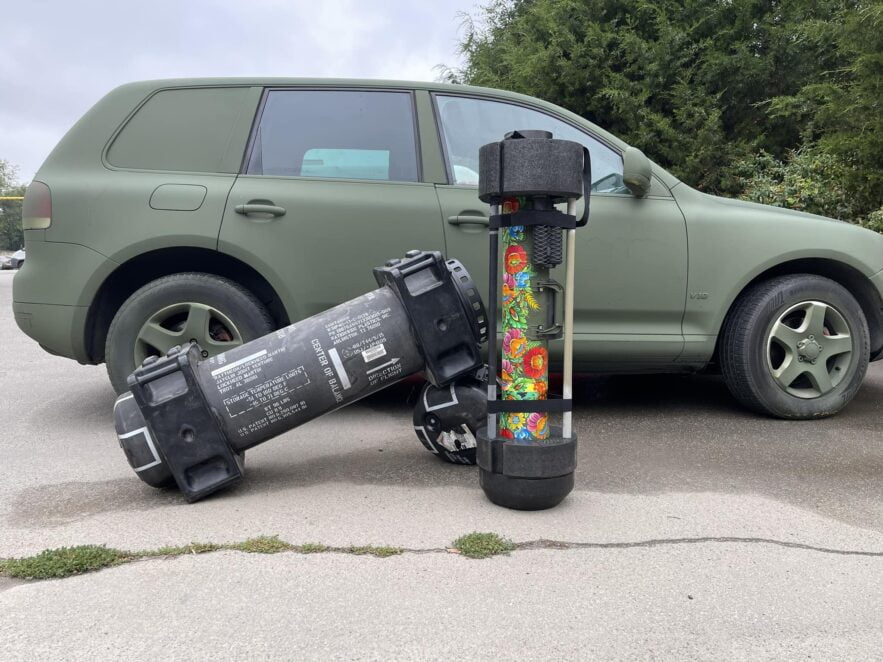 В Днепре на аукцион выставили трубу от “Джавелина” и расписанный тубус от нее - рис. 1