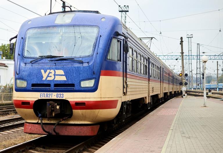 Два пригородных поезда на Днепр поменяли график движения - рис. 1