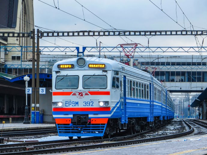 Приміський потяг “Запоріжжя – Дніпро” курсує за новим графіком - рис. 1