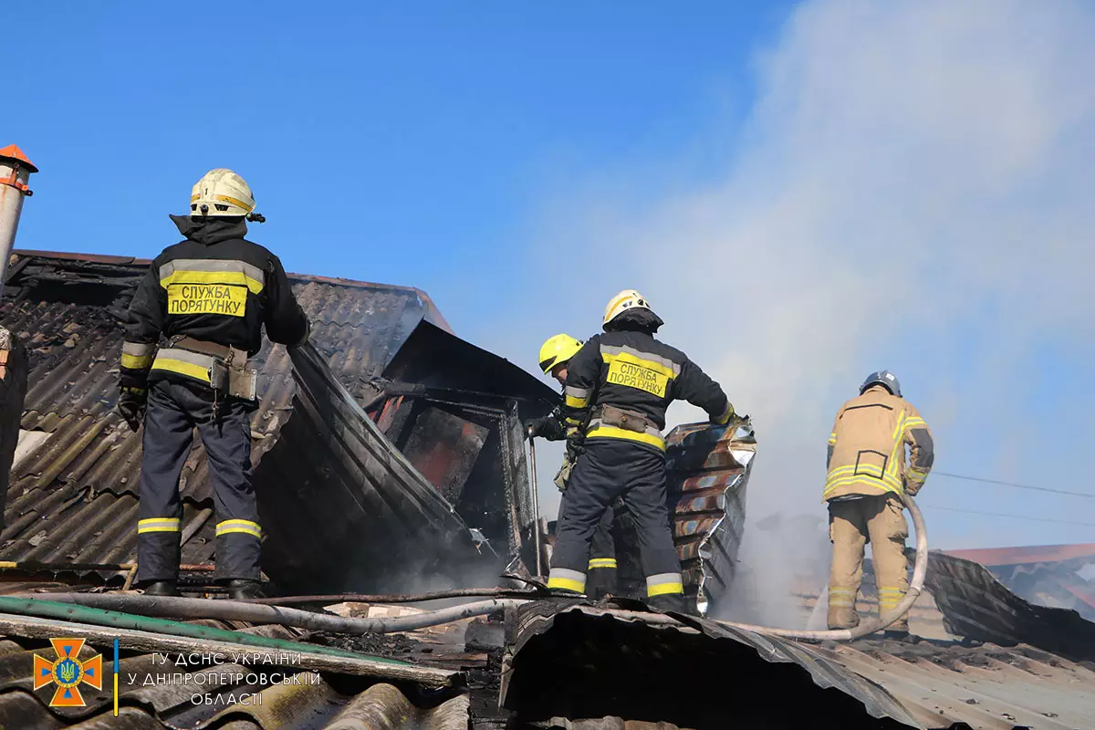 У Соборному районі Дніпра горів житловий будинок: загинув 69-річний чоловік - рис. 5