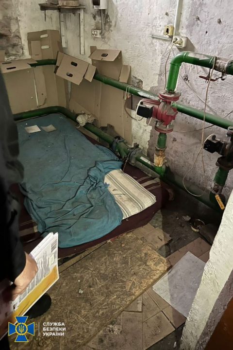 На освобожденной территории Харьковщины СБУ обнаружила еще одну пыточную камеру оккупантов (Фото) - рис. 6