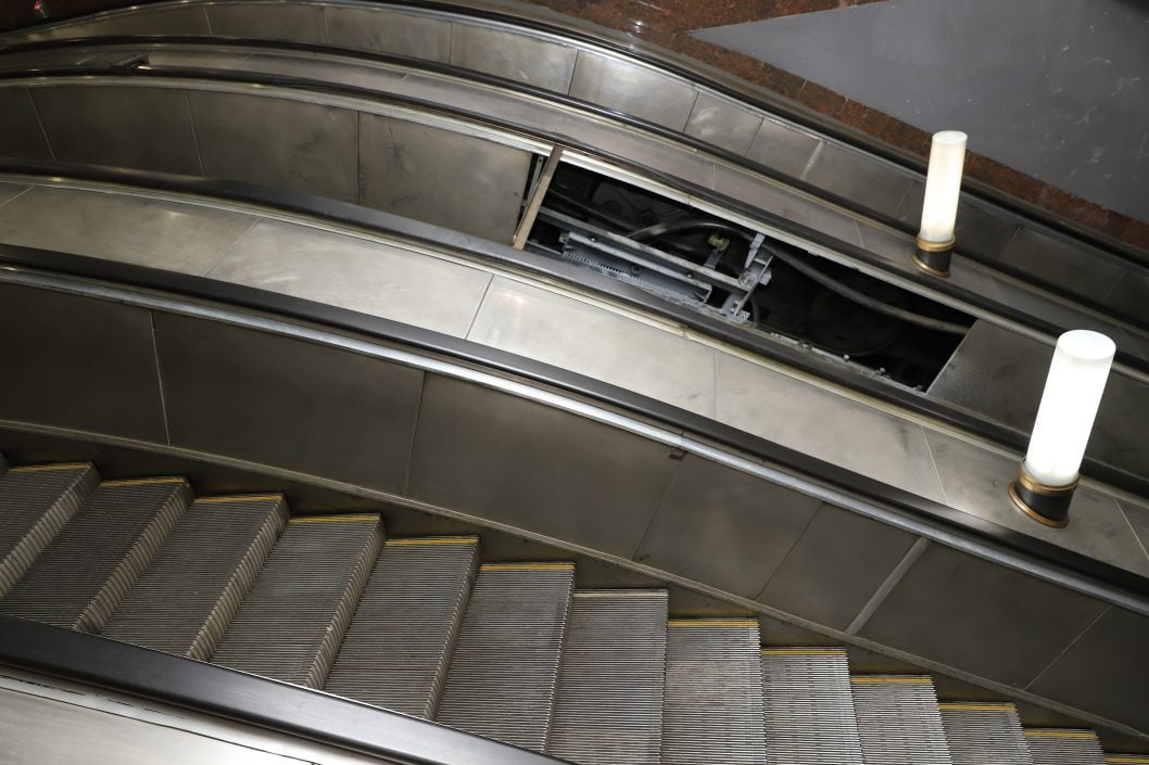 В Днепре в метро устанавливают энергосберегающее оборудование, а работники овладели техникой комплексных ремонтов эскалаторов - рис. 6