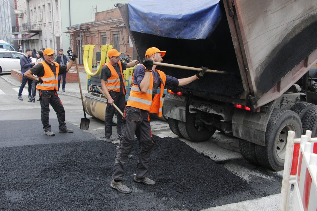 «Проблема сейчас по всей стране»: мэр Днепра рассказал, почему дороги не ремонтируются, как раньше - рис. 4