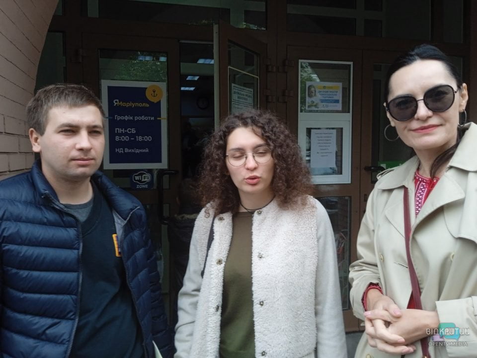 В Днепре переселенцы из Мариуполя провели митинг против проведения псевдореферендума в их городе (Фото) - рис. 7