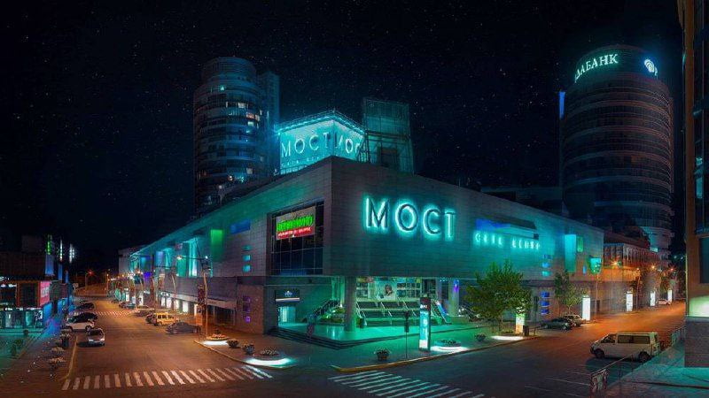 У Дніпрі чоловік погрожував підірвати гранату у ТРЦ "Мост-Сіті" - рис. 1