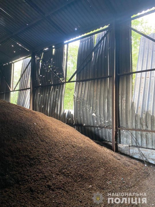 Поліція Дніпропетровщини документує наслідки обстрілу окупантами Нікопольського району (Фото) - рис. 2