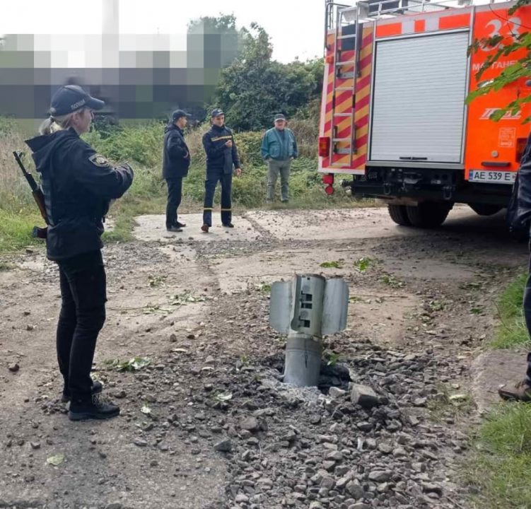 Полиция фиксирует результаты обстрелов Никопольского района (Фото) - рис. 3