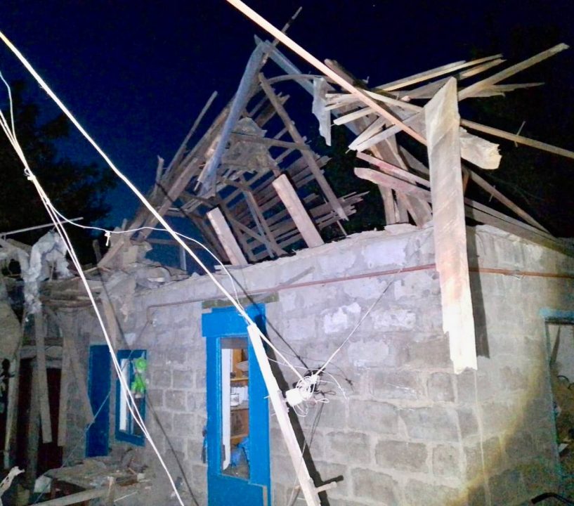 Зруйновано будинки, інфраструктуру, понад 2500 сімей залишилися без світла: ворог вдарив по Нікопольському району (Фото) - рис. 2